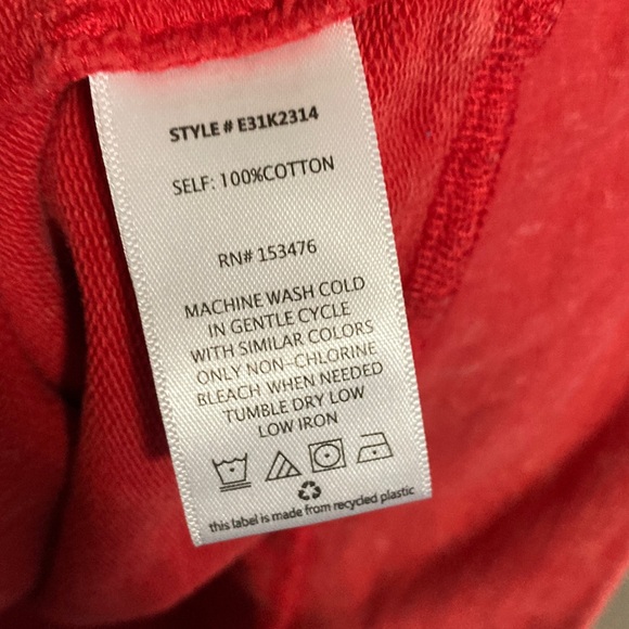 Evereve Tricia Short Sleeve Hoodie Sweatshirt in red wash, Size Small - Picture 6 of 7